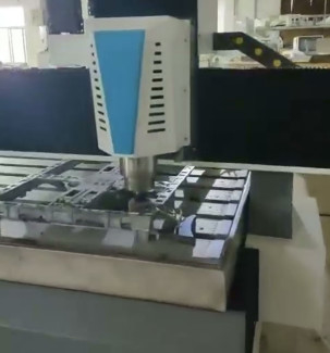 500Kg 220V 50Hz CNC Tool Grinding Machine 1000 Pieces/hour Deburring Capacity